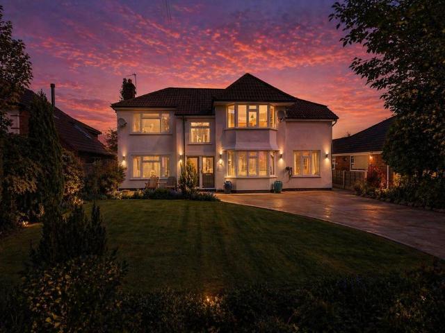 House for sale in Ashton upon Mersey, Trafford Park