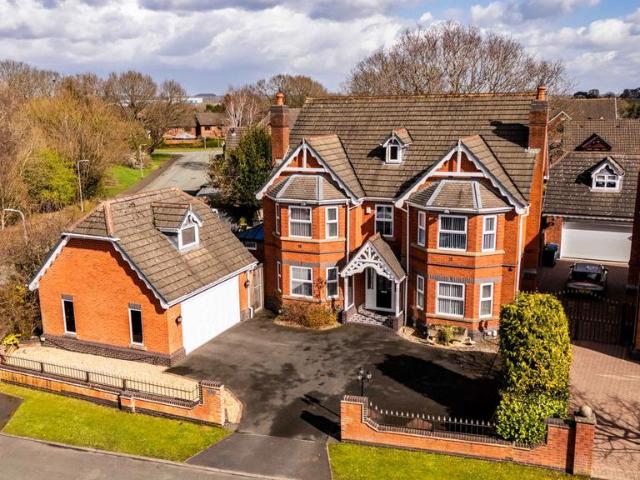 House for sale in Landywood, Great Chatwell