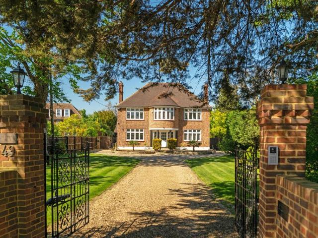 House for sale in Southlea, Datchet