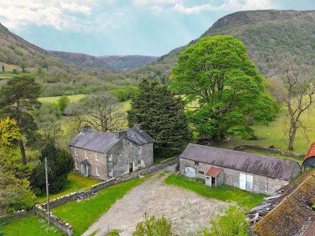 House for sale in Llanfair-ar-y-Bryn, Wales