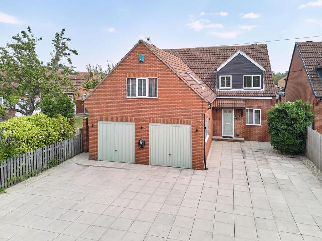 House for sale in Hut Green, Eggborough