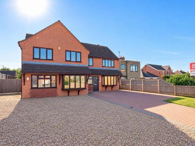 House for sale in Staniland, Boston