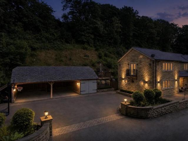 House for sale in Brookfoot, Brighouse