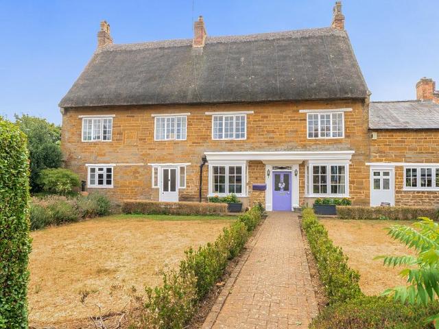 House for sale in Long Buckby, Northamptonshire