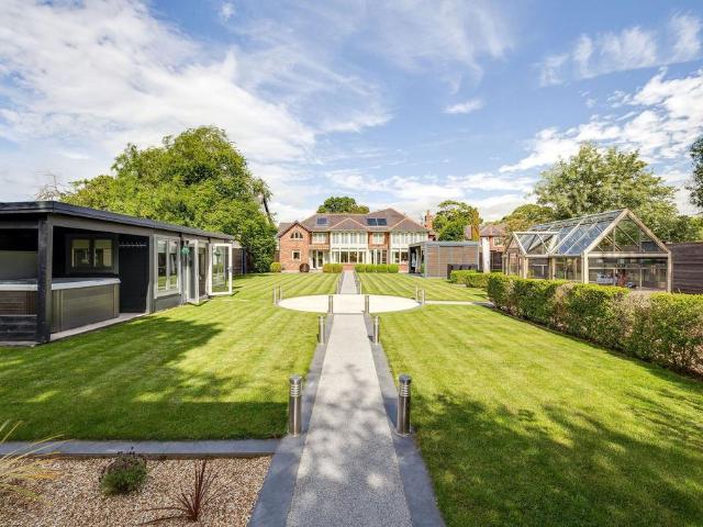 House for sale in Rossett, Lavister