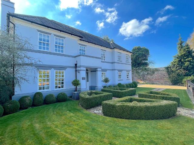 House for sale in Oad Street, Kent