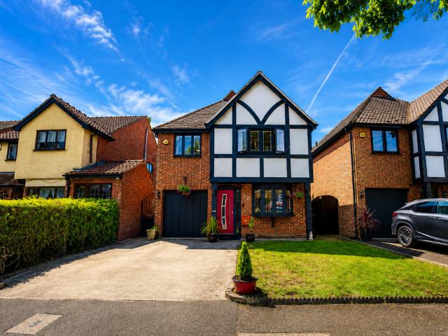 House for sale in Gidea Park, Greater London