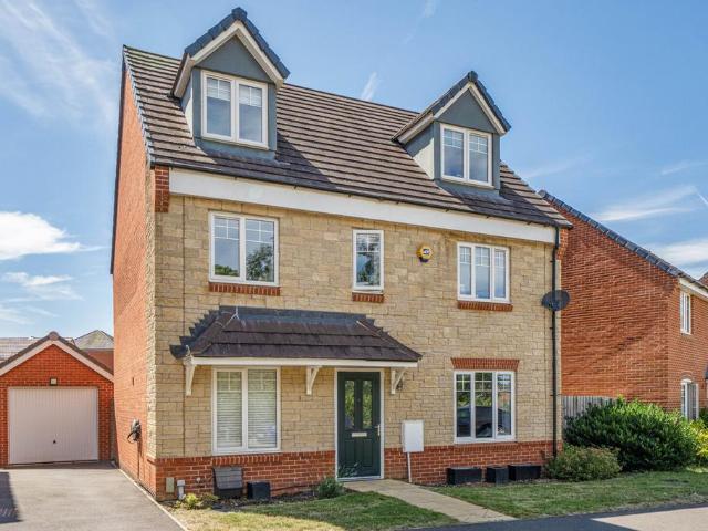 House for sale in Caldecott, Dromore