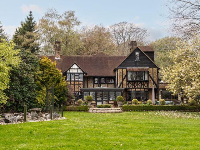 House for sale in Hooley, Red Hill