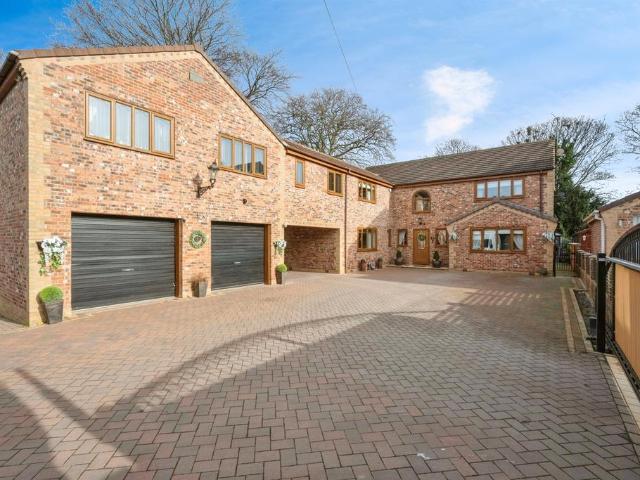 House for sale in Thurnscoe, South Yorkshire