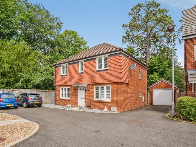 House for sale in Crookhorn, Spring Vale