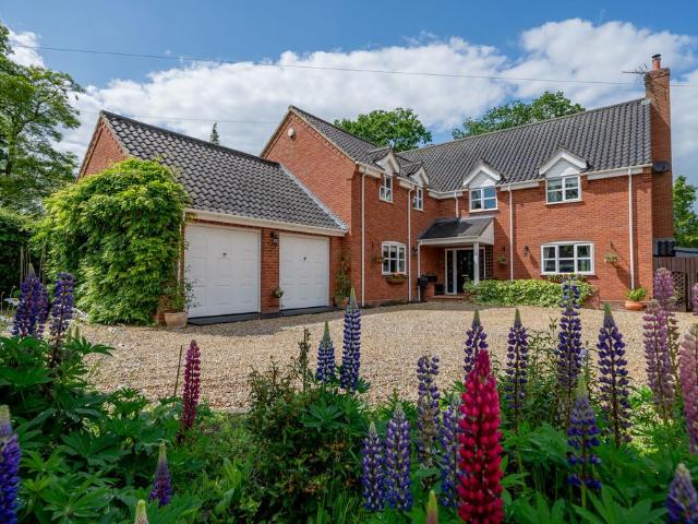 House for sale in Hoveton, Comers