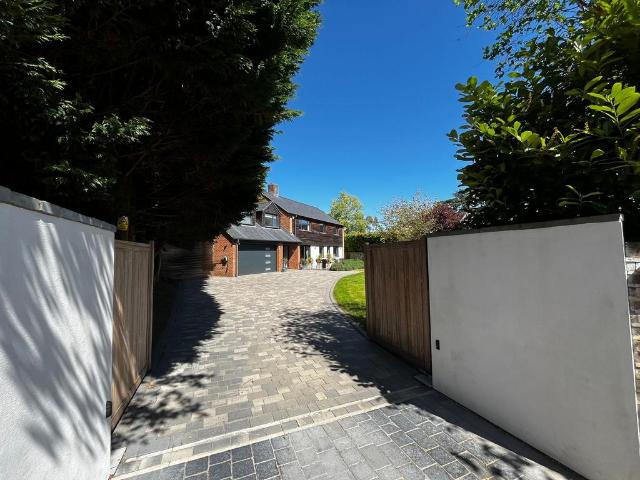 House for sale in Henley-on-Thames, Berrick Salome