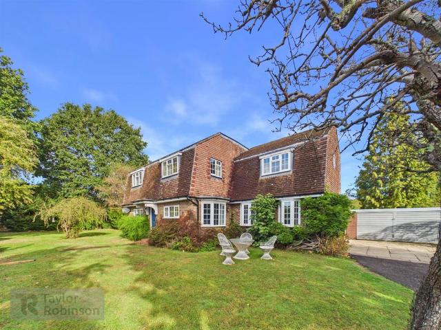 House for sale in Three Bridges, Crawley