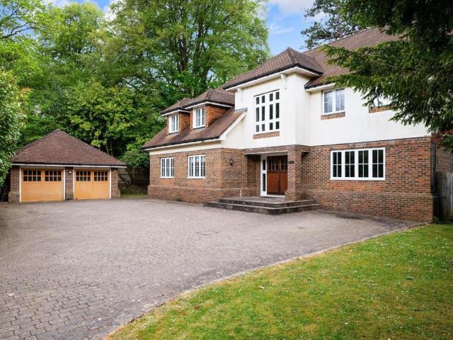 House for sale in Kingswood Warren, Red Hill
