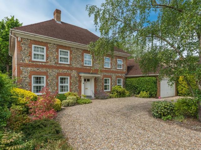 House for sale in Gerrards Cross, Tatling End