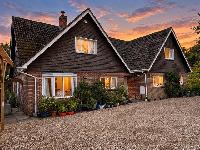 House for sale in Ashmore Green, Cold Ash