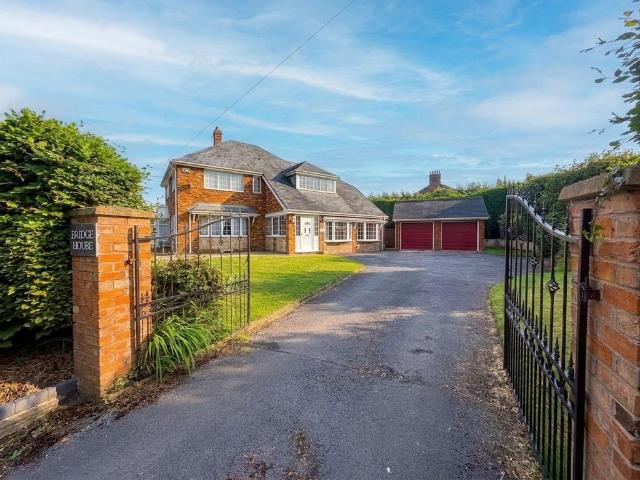 House for sale in Holmes Chapel