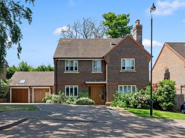 House for sale in Boxgrove, Guildford