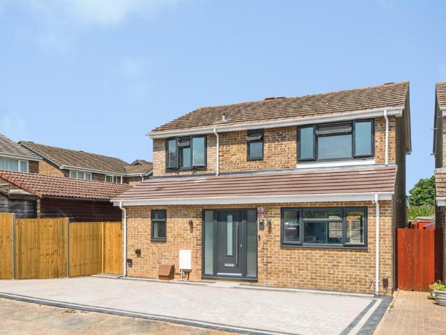 House for sale in Caldecott, Dromore