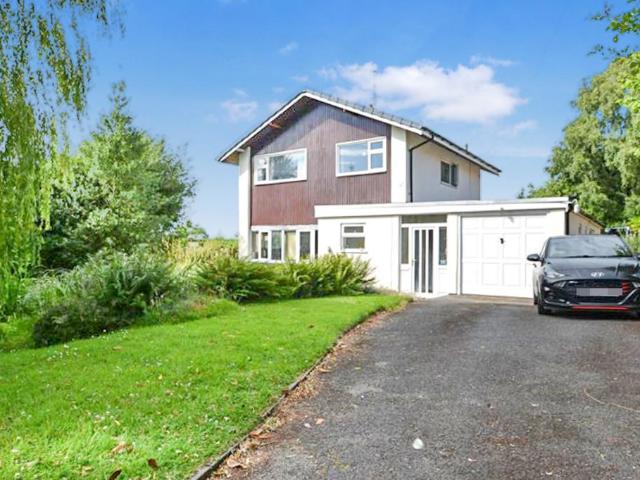 House for sale in Woodseaves, Baswich