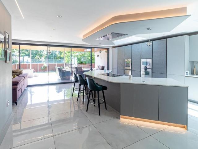 House for sale in Greater London