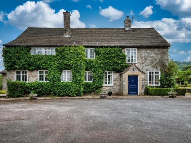 House for sale in Froggatt, East Midlands