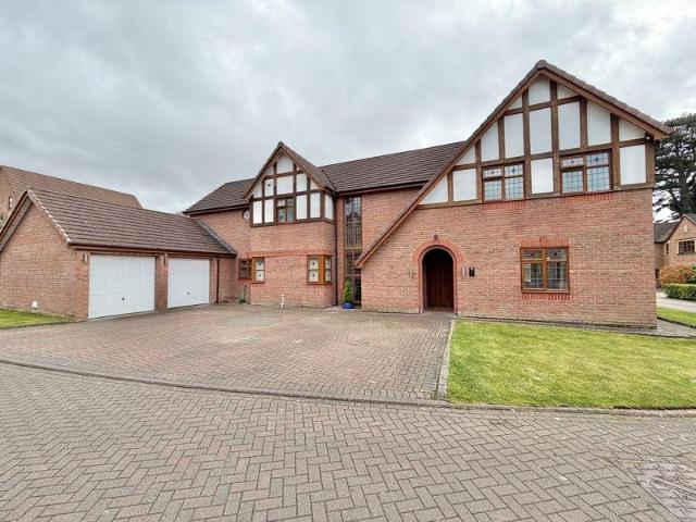 House for sale in Little Sutton, Cheshire