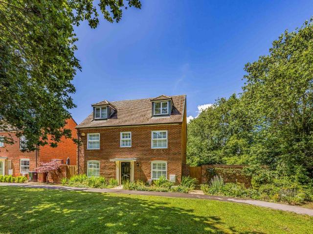 House for sale in Littlecote, West Sussex