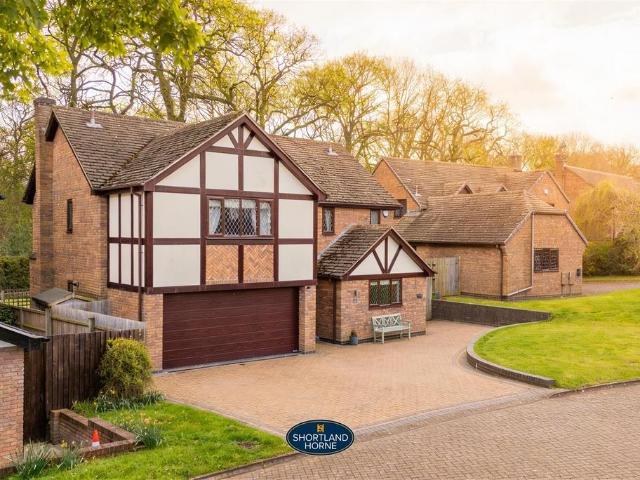 House for sale in Green Lane, Gibbet Hill