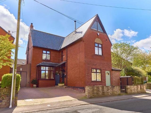 House for sale in Clayton West, West Yorkshire