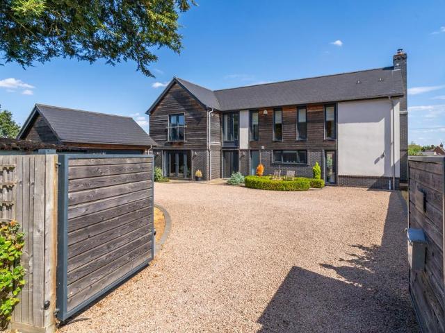 House for sale in Drakes Broughton and Wadborough, Crookhill