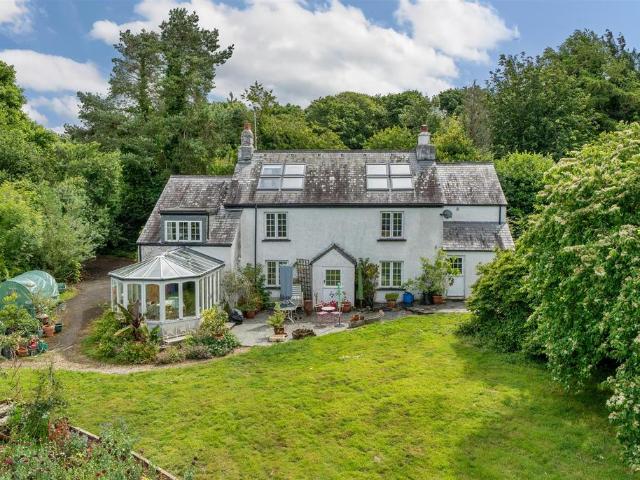 House for sale in Weir Quay, Devon