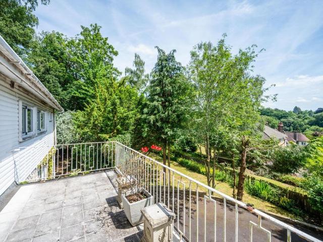 House for sale in Oxted, Hillview