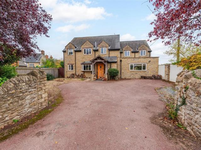 House for sale in Roade, West Northamptonshire