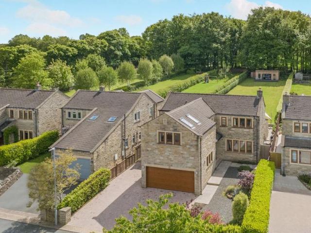 House for sale in Farnley Tyas, West Yorkshire