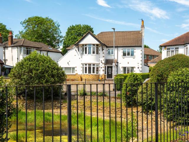 House for sale in Chapel Allerton, West Yorkshire
