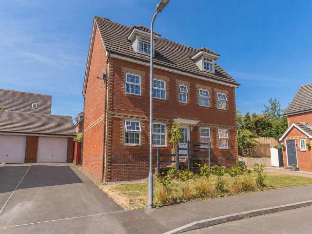 House for sale in Coedkernew, Newport