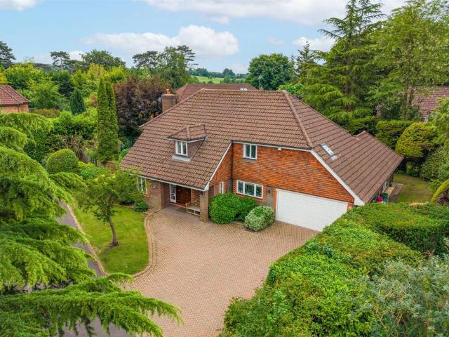 House for sale in Pachesham Park, Surrey
