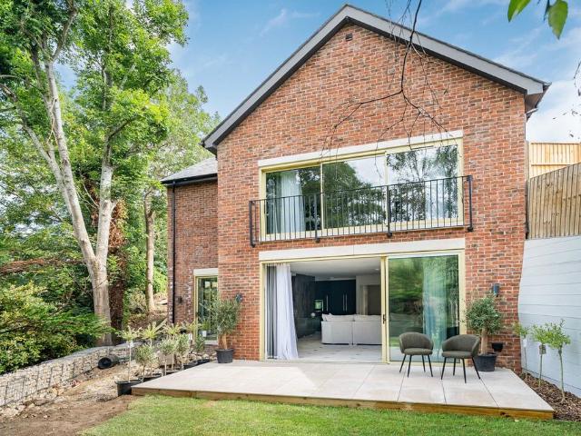 House for sale in Bafford, Golden Valley