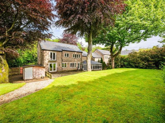 House for sale in Old Glossop, Charlesworth