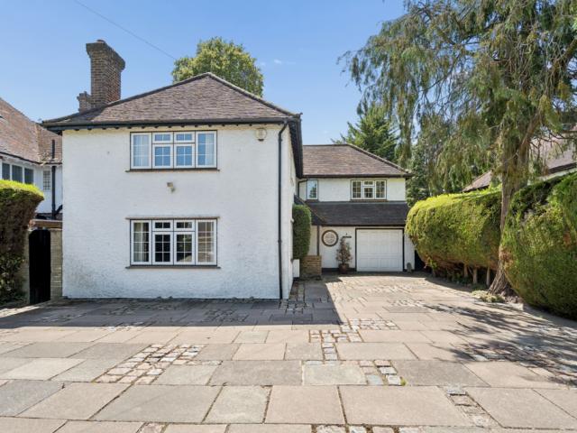 House for sale in Watford Heath, North Watford