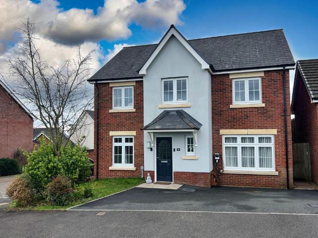 House for sale in Llanharry