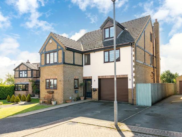 House for sale in Middlestown, West Yorkshire
