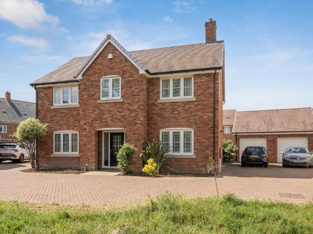 House for sale in Burghfield Common, West Berkshire