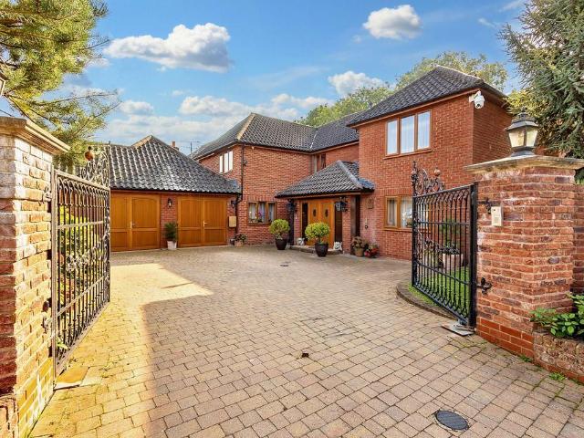 House for sale in Fenny Stratford, Milton Keynes