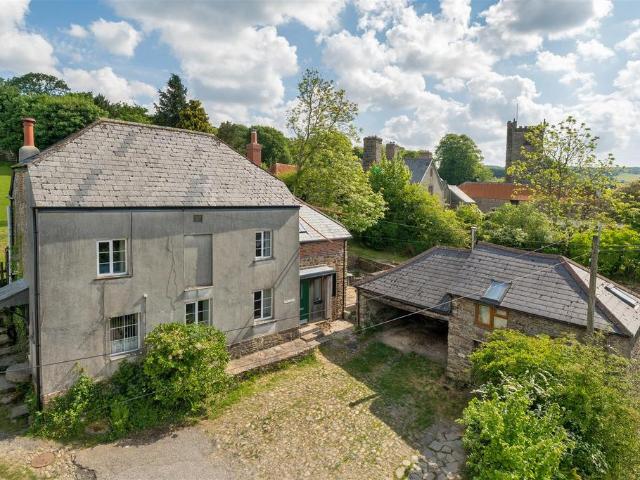 House for sale in Weir Quay, Devon