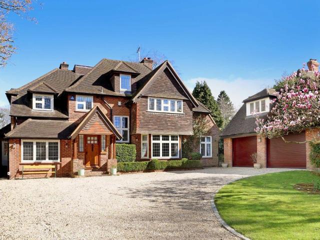 House for sale in Beaconsfield, Forty Green