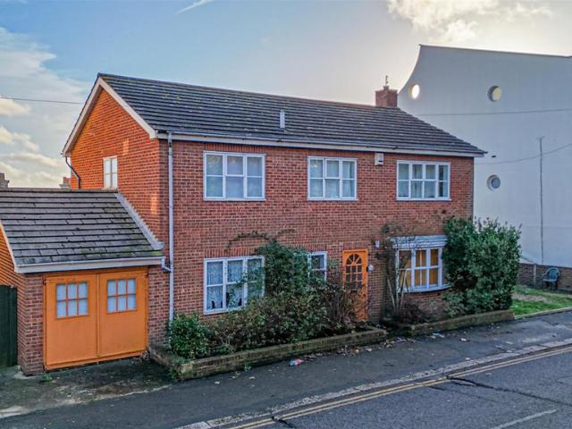 House for sale in Bohemia, Guestling Green
