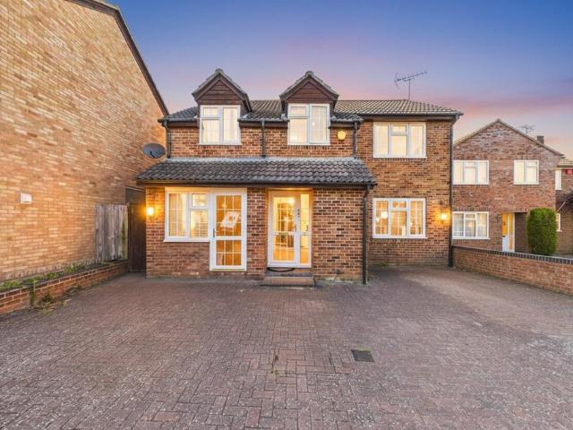 House for sale in Woodley